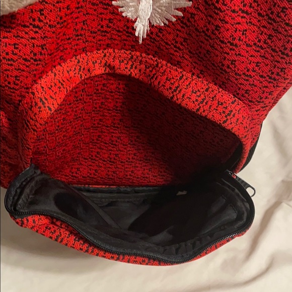 Maverick red and black backpack - Picture 5 of 9